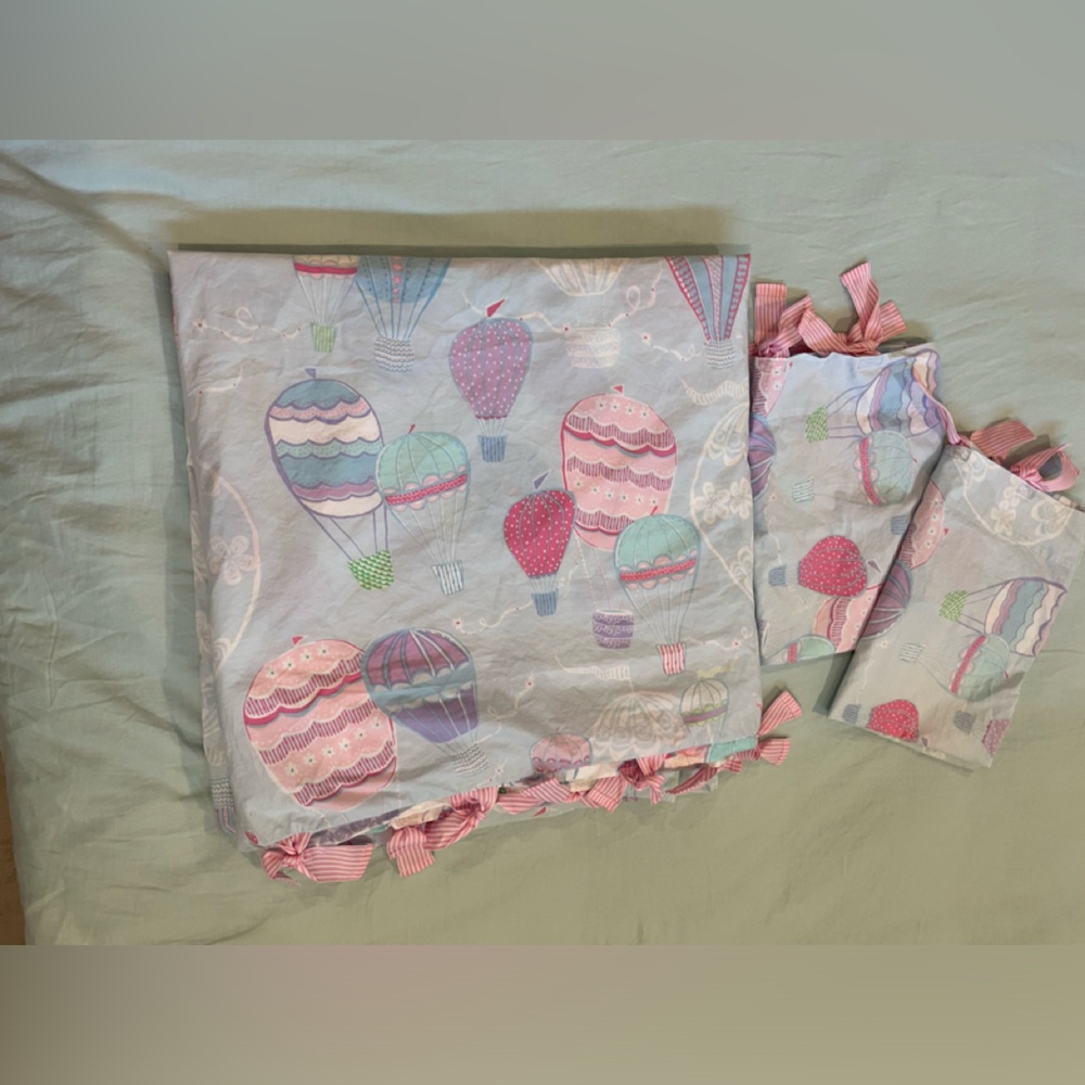 Pottery Barn Kids Hot Air Balloon Duvet Cover and shams- Size full/queen